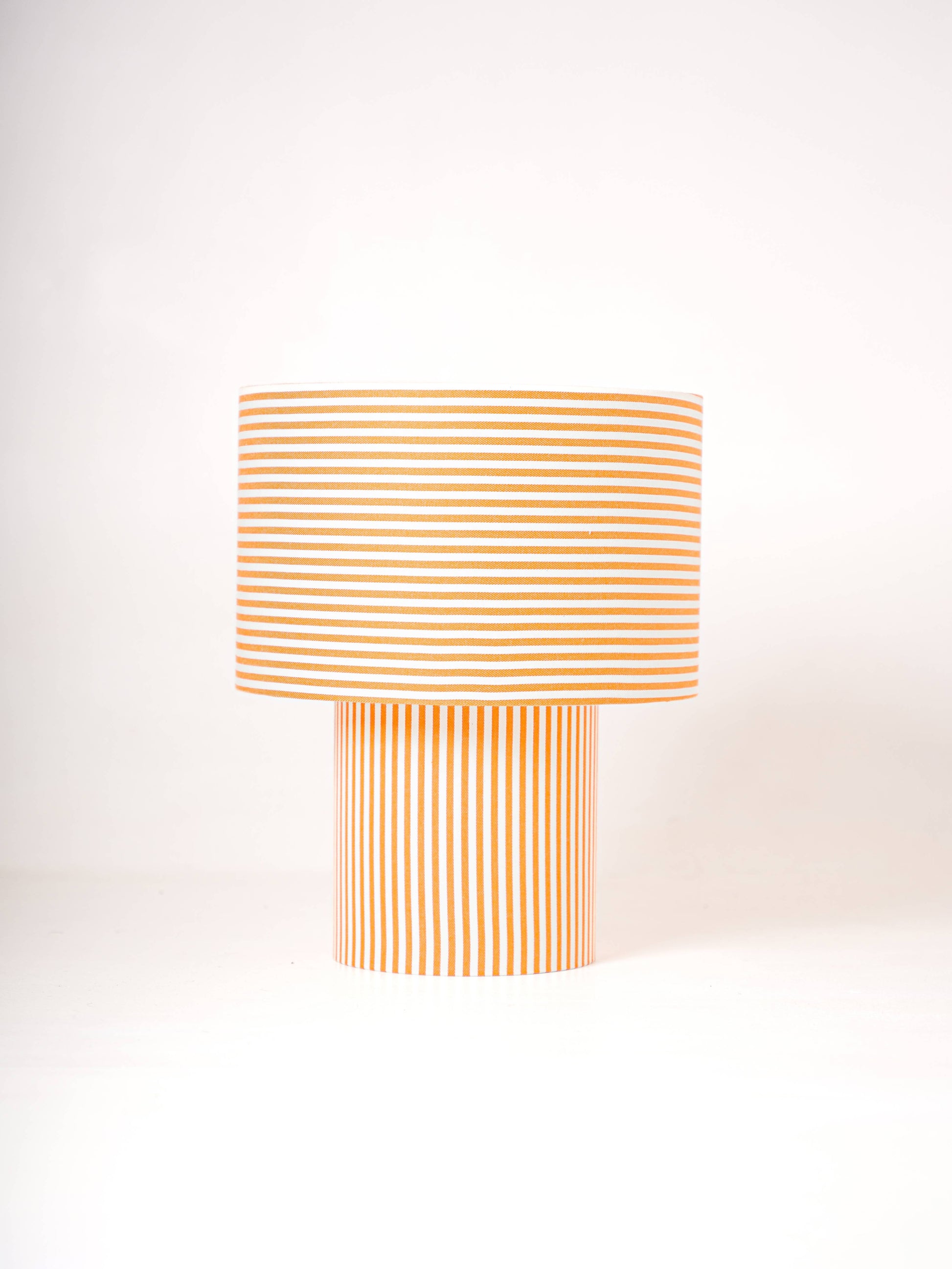 Lámpara de mesa grande