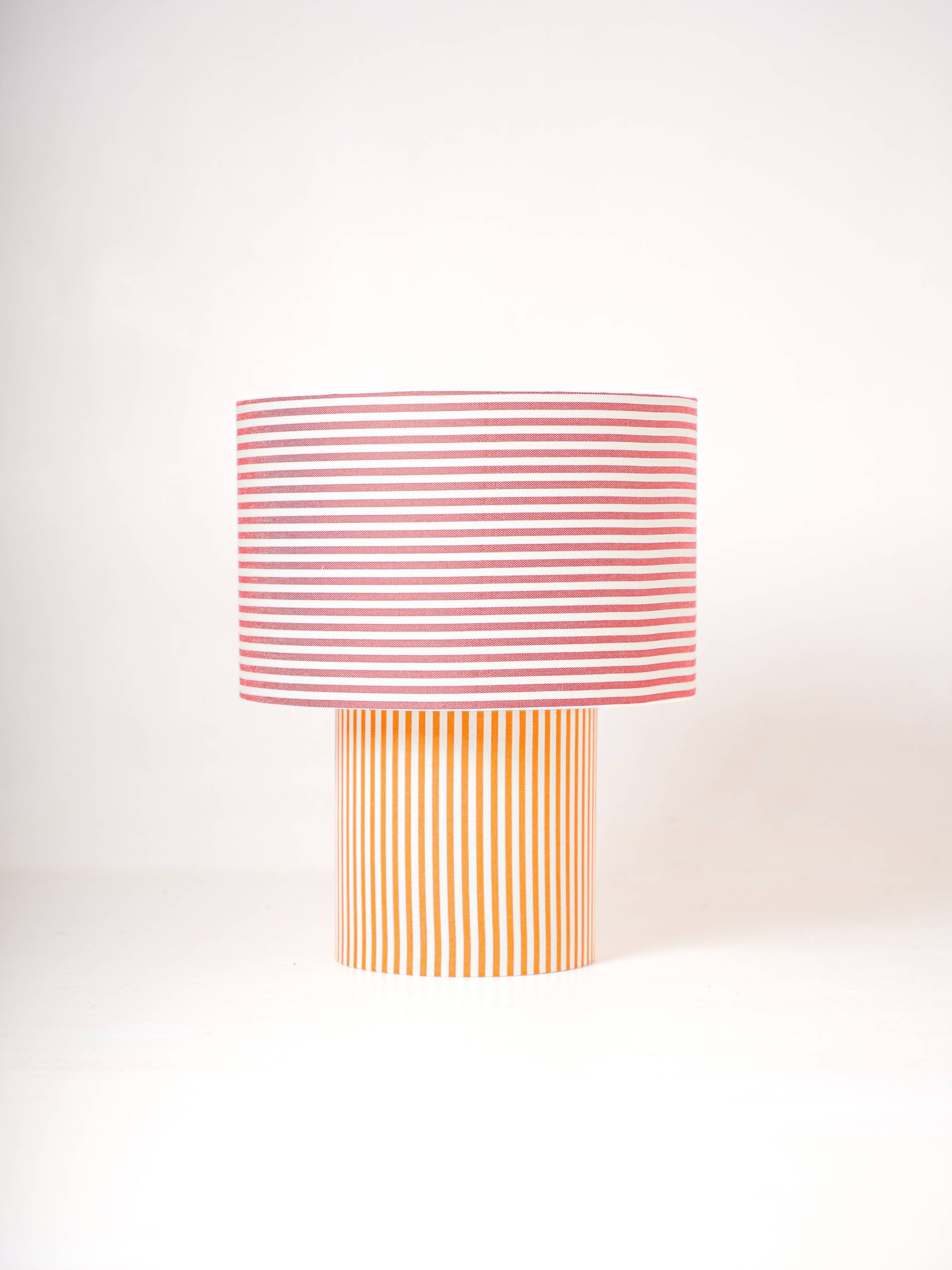 Lámpara de mesa grande