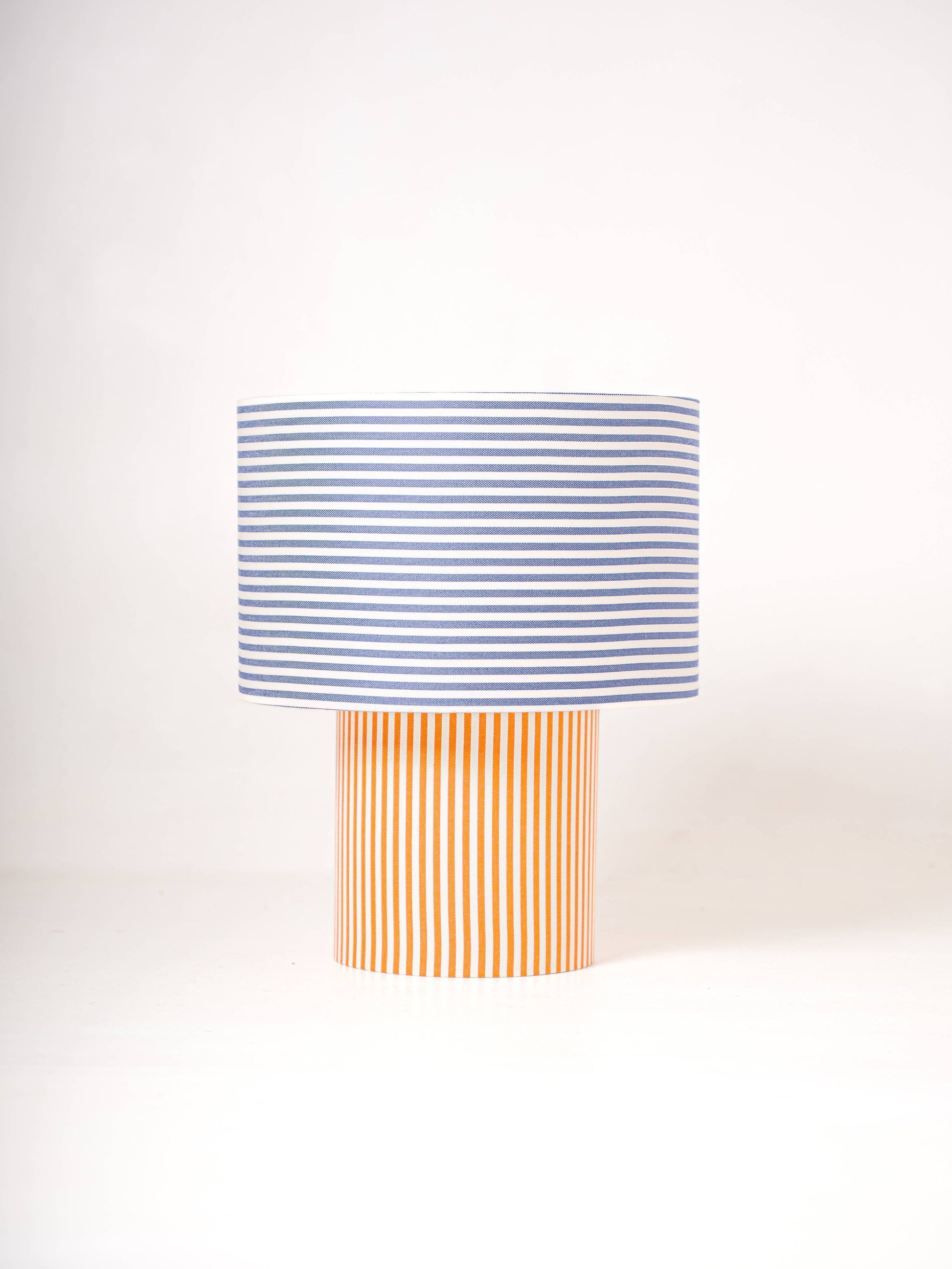 Lámpara de mesa grande