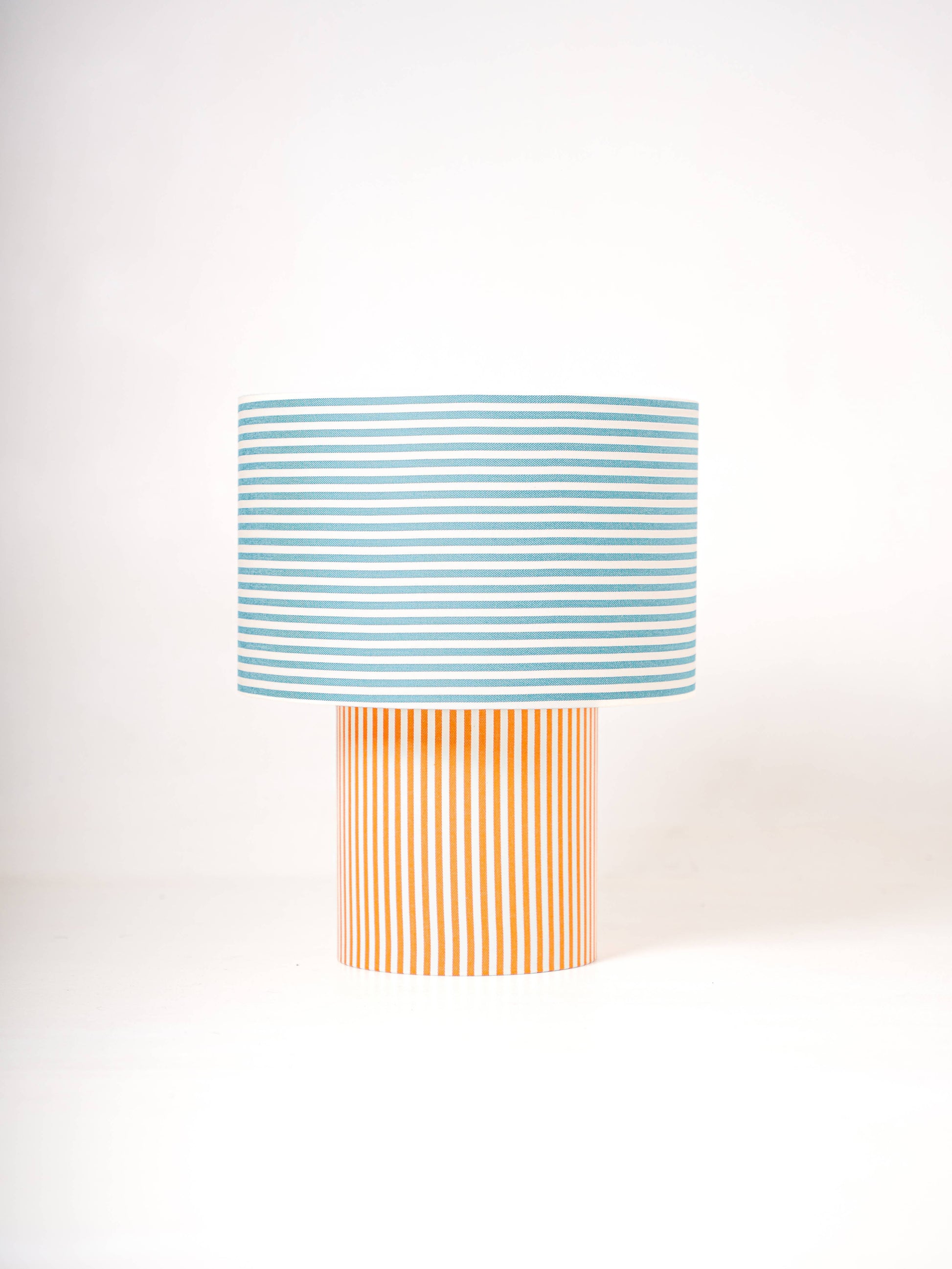 Lámpara de mesa grande