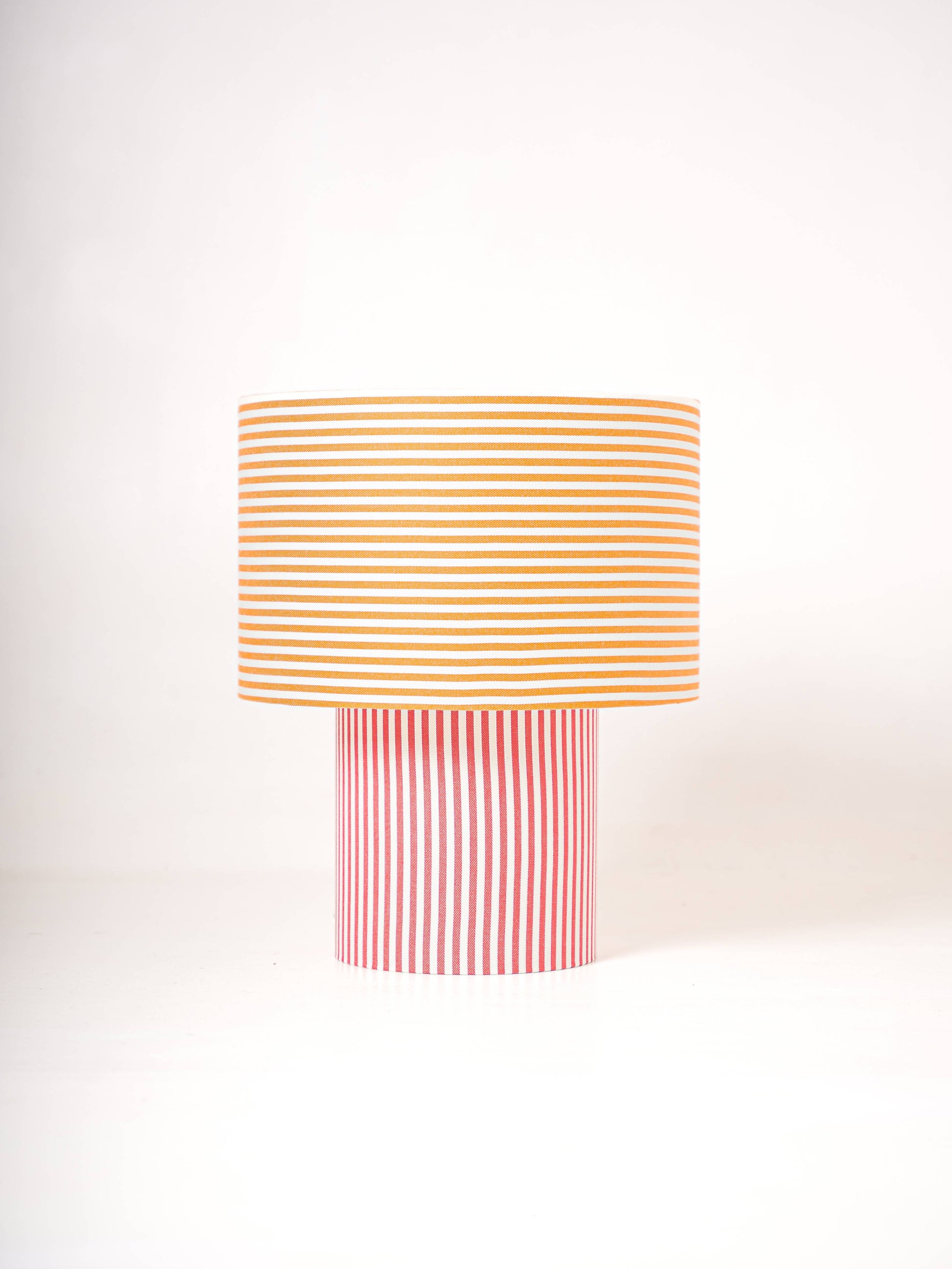 Lámpara de mesa grande