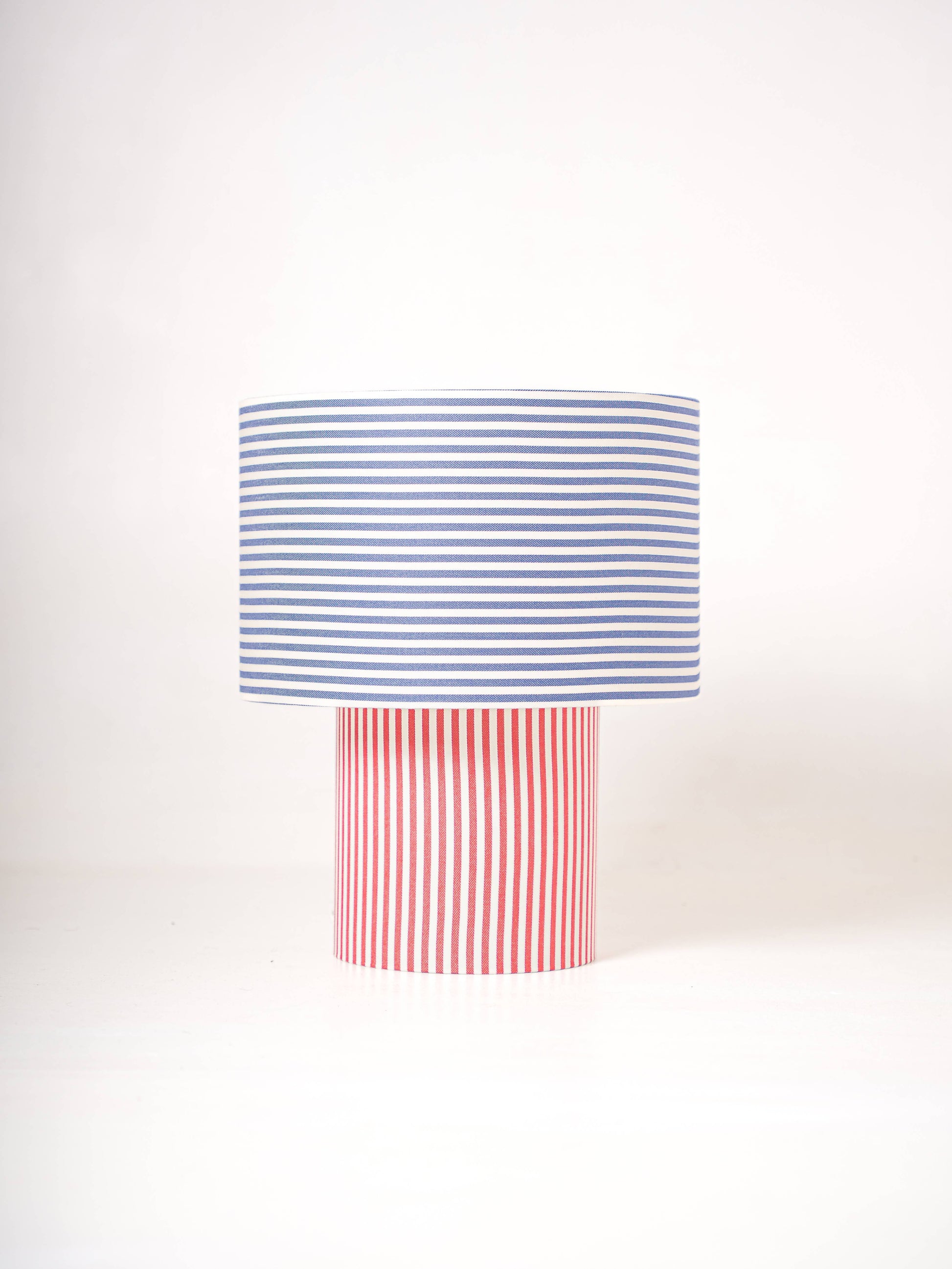 Lámpara de mesa grande