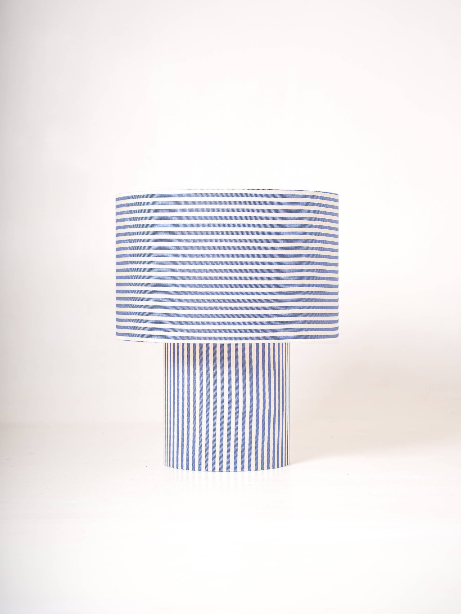 Lámpara de mesa grande