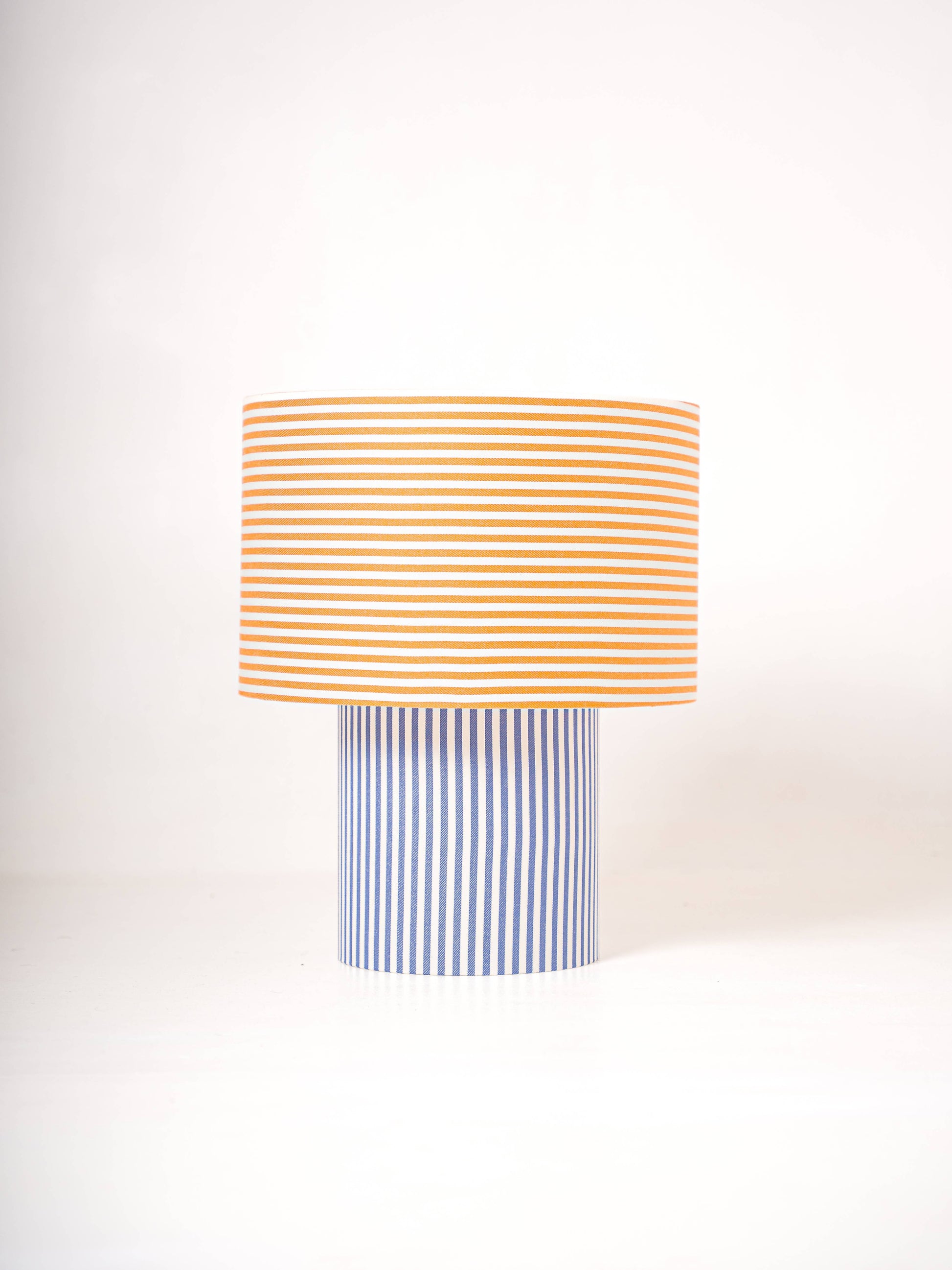 Lámpara de mesa grande