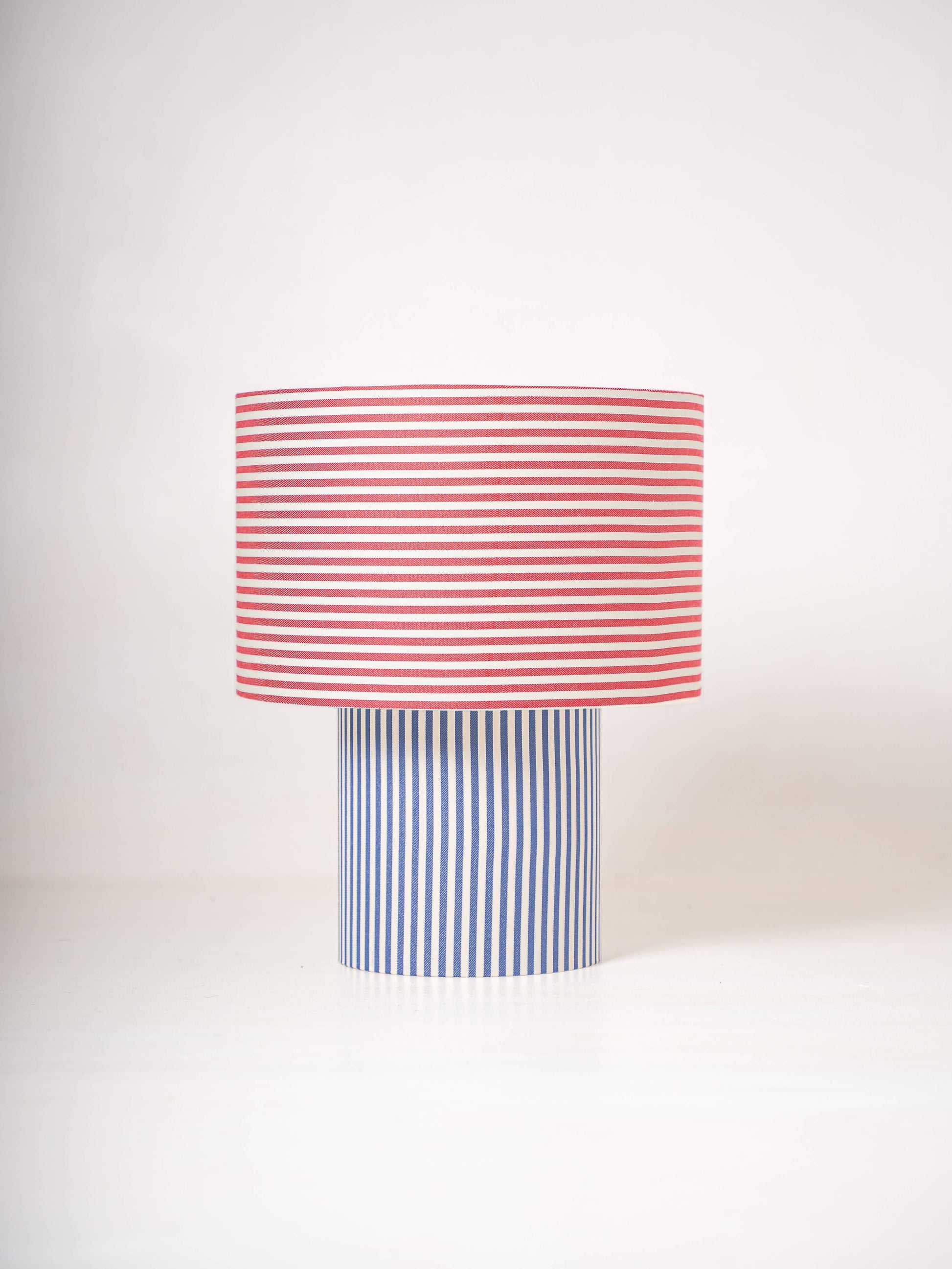 Lámpara de mesa grande