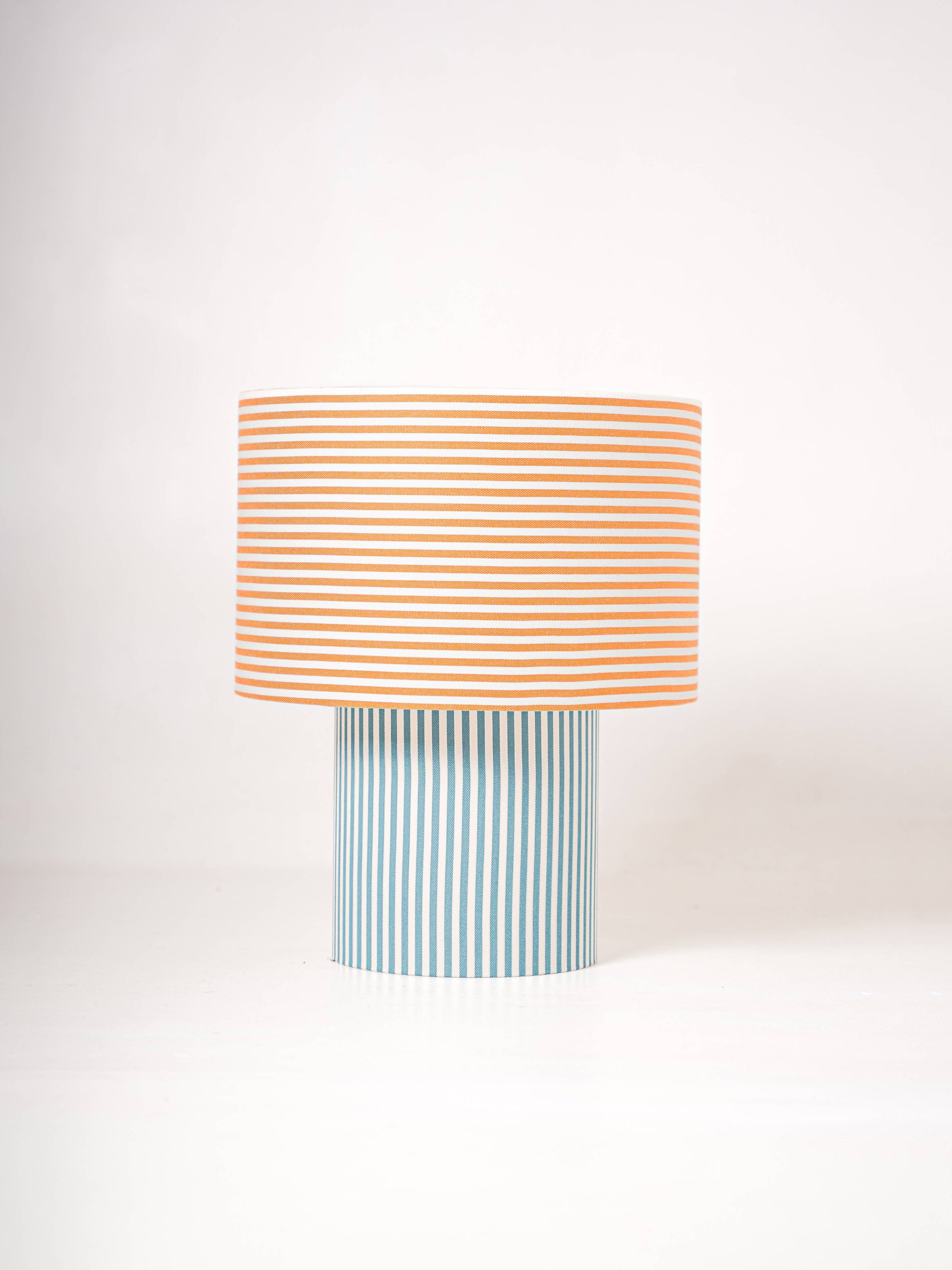 Lámpara de mesa grande