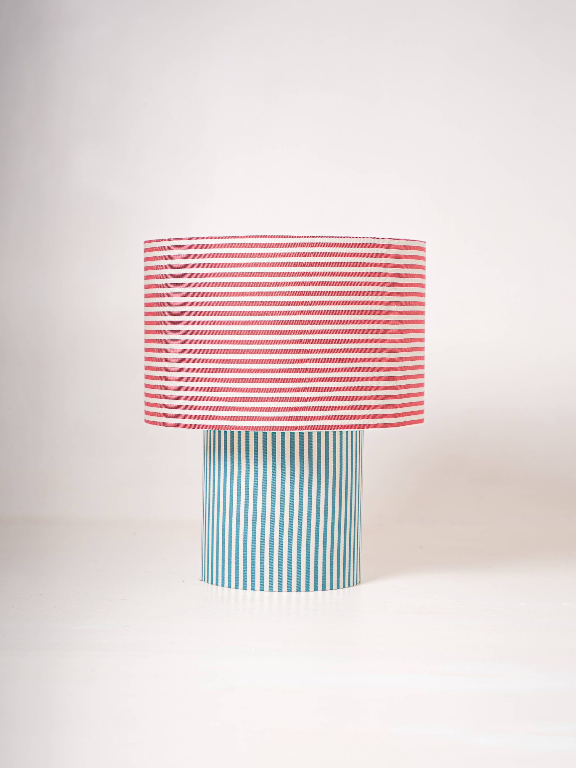 Lámpara de mesa grande