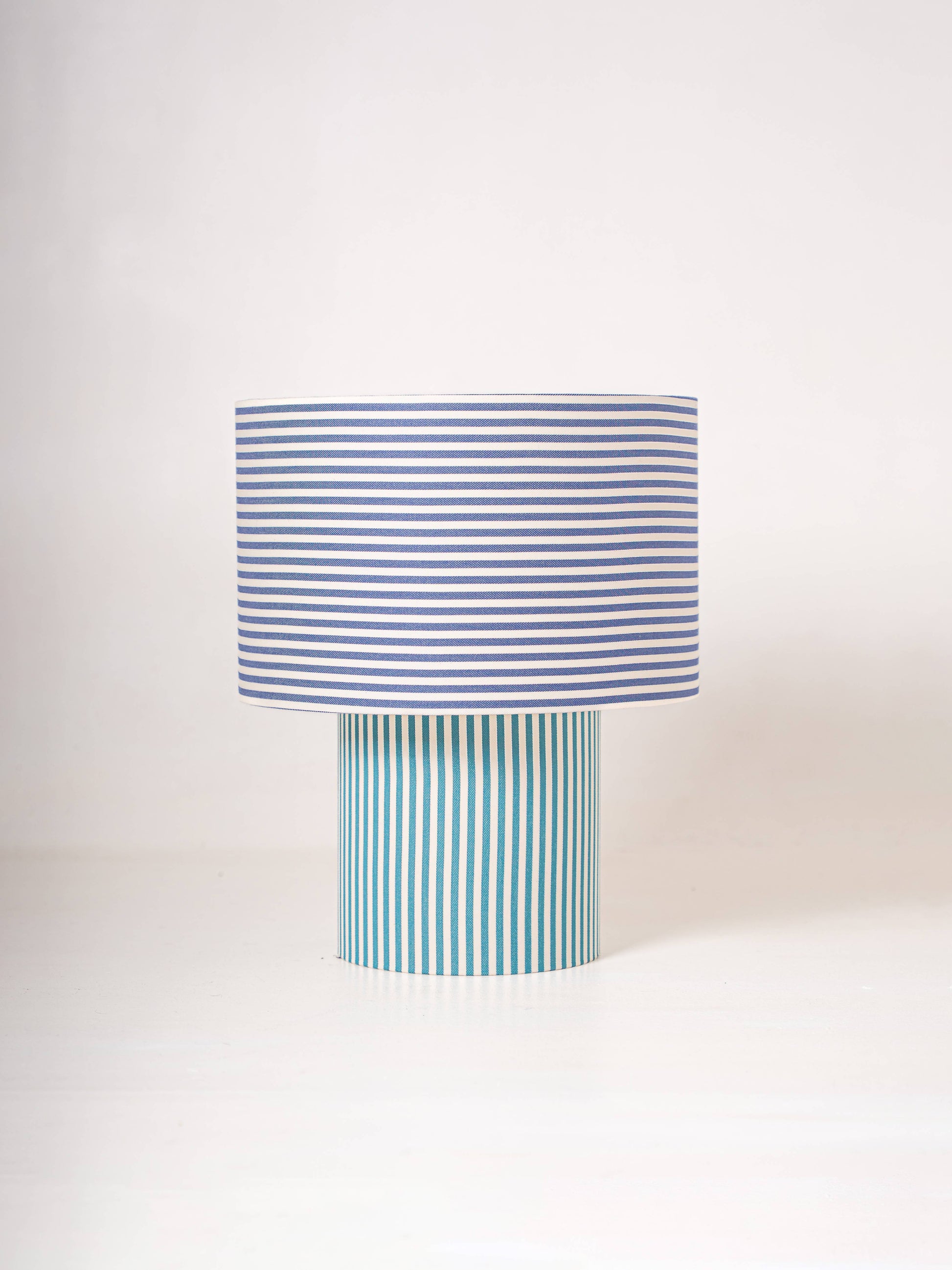 Lámpara de mesa grande