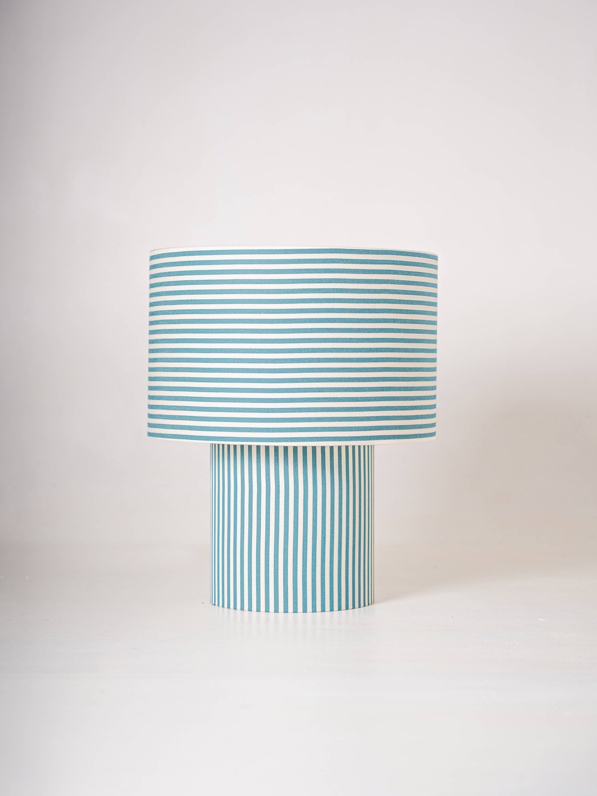 Lámpara de mesa grande